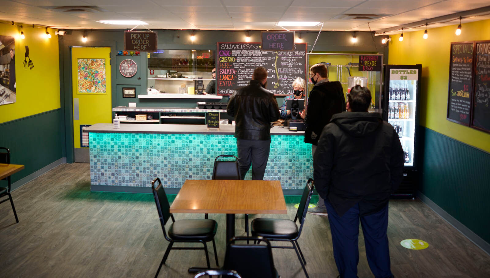 Counter service (copy) Tortuga interior